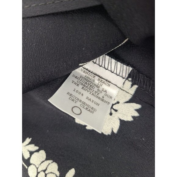 New Flynn Skye Thats a Wrap Crop Top Flutter Womens XS Black White Floral Rayon - Picture 5 of 6